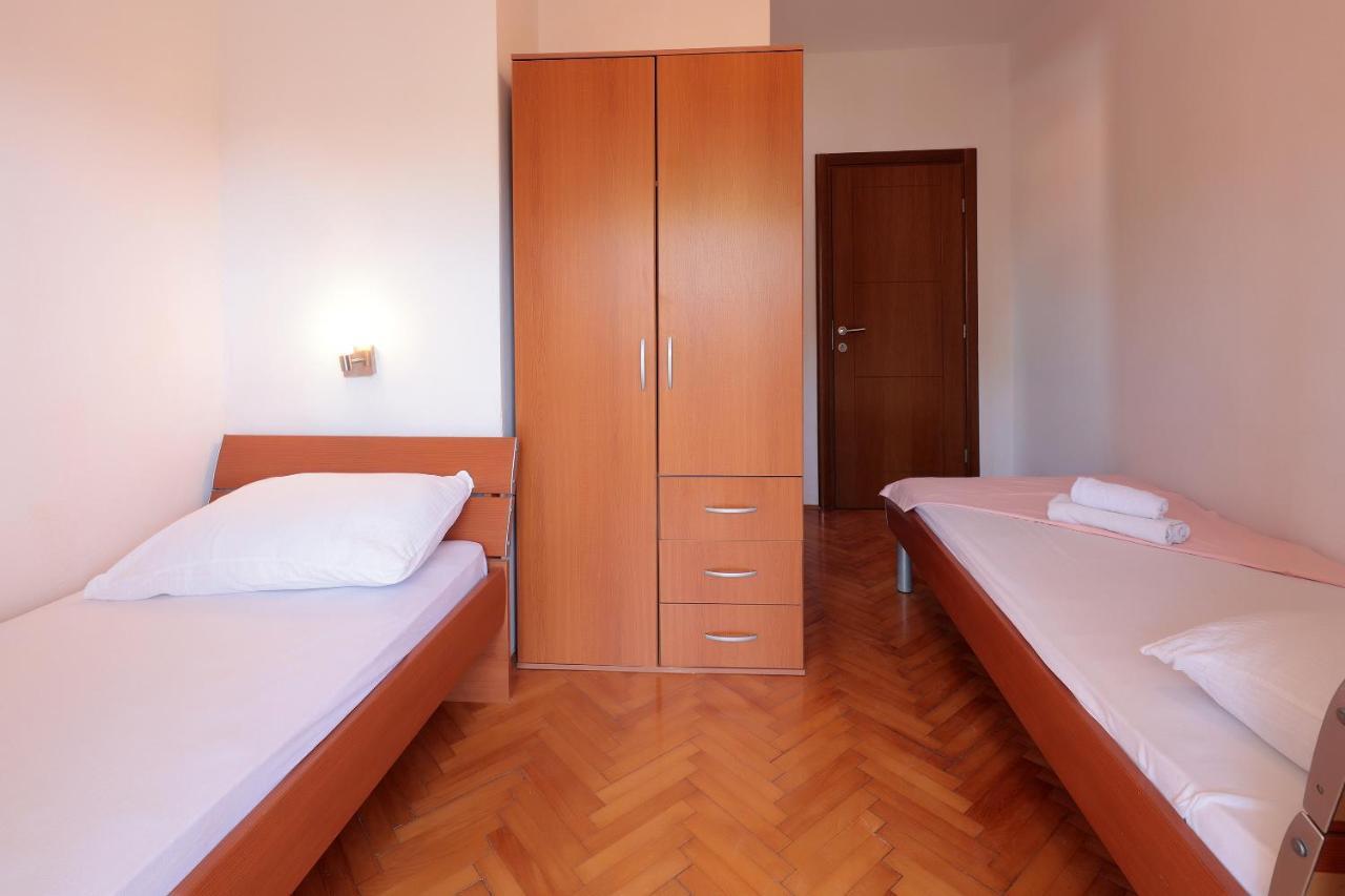 Central Rooms Near The Beach Novalja Exterior foto