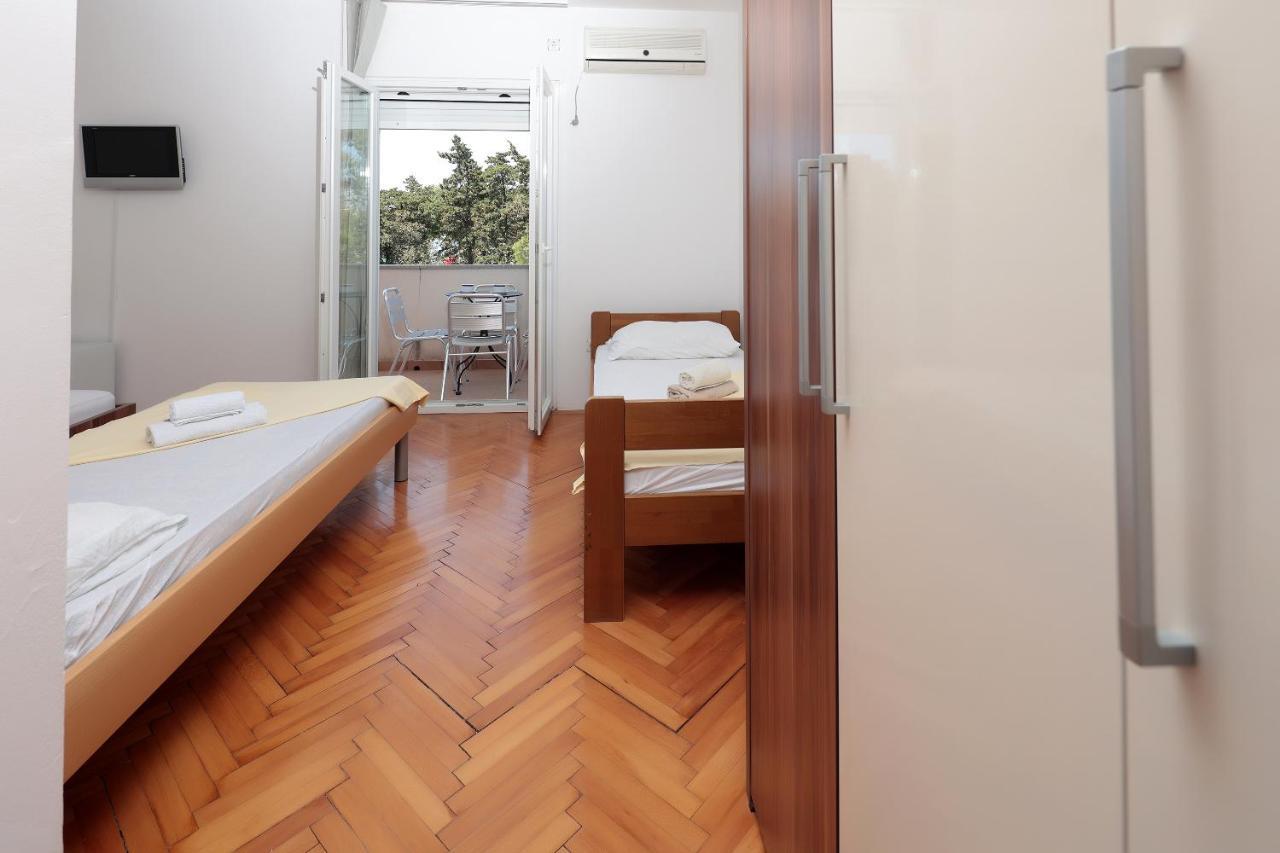 Central Rooms Near The Beach Novalja Exterior foto
